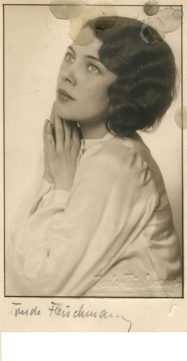 Ihr „Tanz der Hände” eröffnete nicht nur dem Publikum, sondern auch der Fachwelt eine ganz neue Seite des modernen Ausdruckstanzes. 
Wissen Sie, um welche Künstlerin es sich hierbei handeln könnte? 

Erfahren Sie mehr unter:
bit.ly/3avBVwh