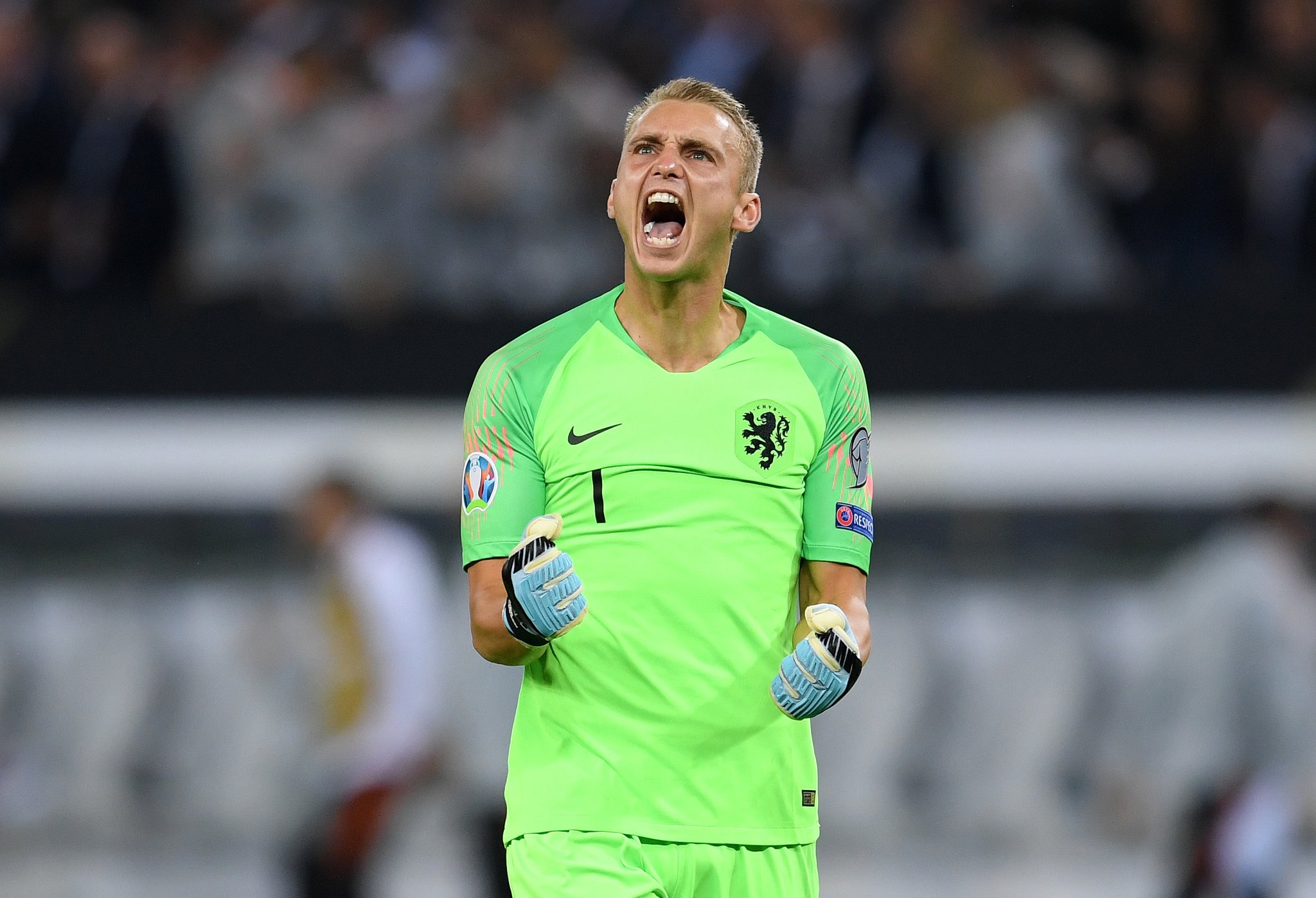  3 2    Happy birthday, Jasper Cillessen  
