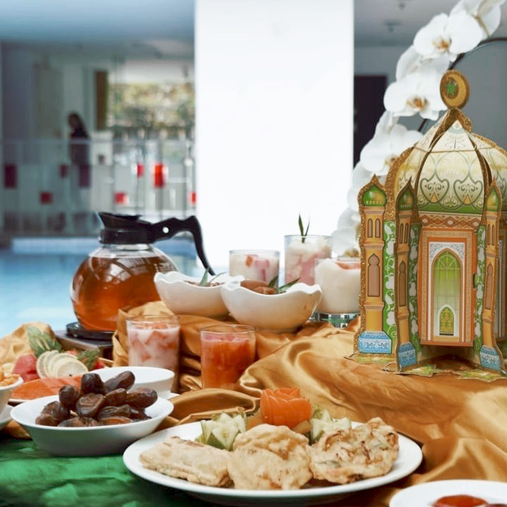 Buat #RamadhanMoments kali ini berkesan dengan berbuka puasa bersama orang-orang terdekat! Ada berbagai pilihan menu lezat dan lengkap di seluruh unit hotel #SantikaIndonesia dengan memastikan penerapan protokol kesehatan agar tamu tetap merasa nyaman dan aman.