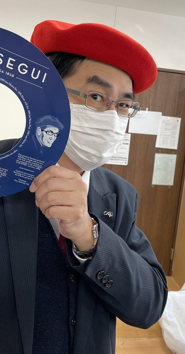 漫画家島本和彦 元スタッフのit氏とst氏とos 氏が赤いベレー帽 を誕生日プレゼントに持ってきてくれたのだが その中に入っていた型紙の説明書に私そっくりのイラストが 笑 まさかの 私用のメーカーなのか メガネは私が描き足しました 漫画家島本和彦 元スタッフのit氏とst氏とos 氏が赤いベレー帽 を誕生日プレゼントに持ってきてくれたのだが その中に入っていた型紙の説明書に私そっくりのイラストが 笑 まさかの 私用のメーカーなのか メガネは私が描き足しました