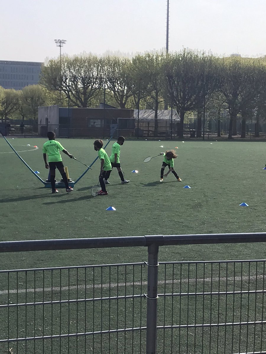 Karim_Ziady's tweet photo. Visite ce matin avec @AimaneBsi maire adjoint @mairiedu13 des stages sportifs organisés sur le stade 🏟 Carpentier dans le cadre du dispositif municipal « Paris Sport Vacances ». Un encadrement d’excellente qualité pour les enfants parisiens. Grand merci aux clubs engagés ⚽️ 🏉 https://t.co/fMushhCNsM