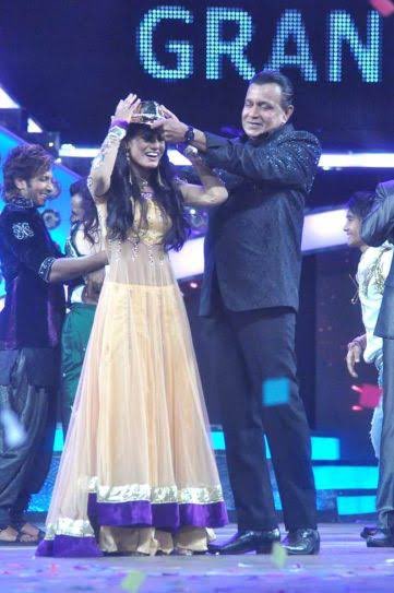 RajasmitaKar's tweet photo. Relieving the most beautiful moment of my life ♥️ 
9 years back the same day it happened😇
The best day !

@ZeeTV @geetakapur 

#9yearsofDID_3Winner #danceindiadance #rajasmitakar #DID3 #zeetv https://t.co/F7AZ78sjNe