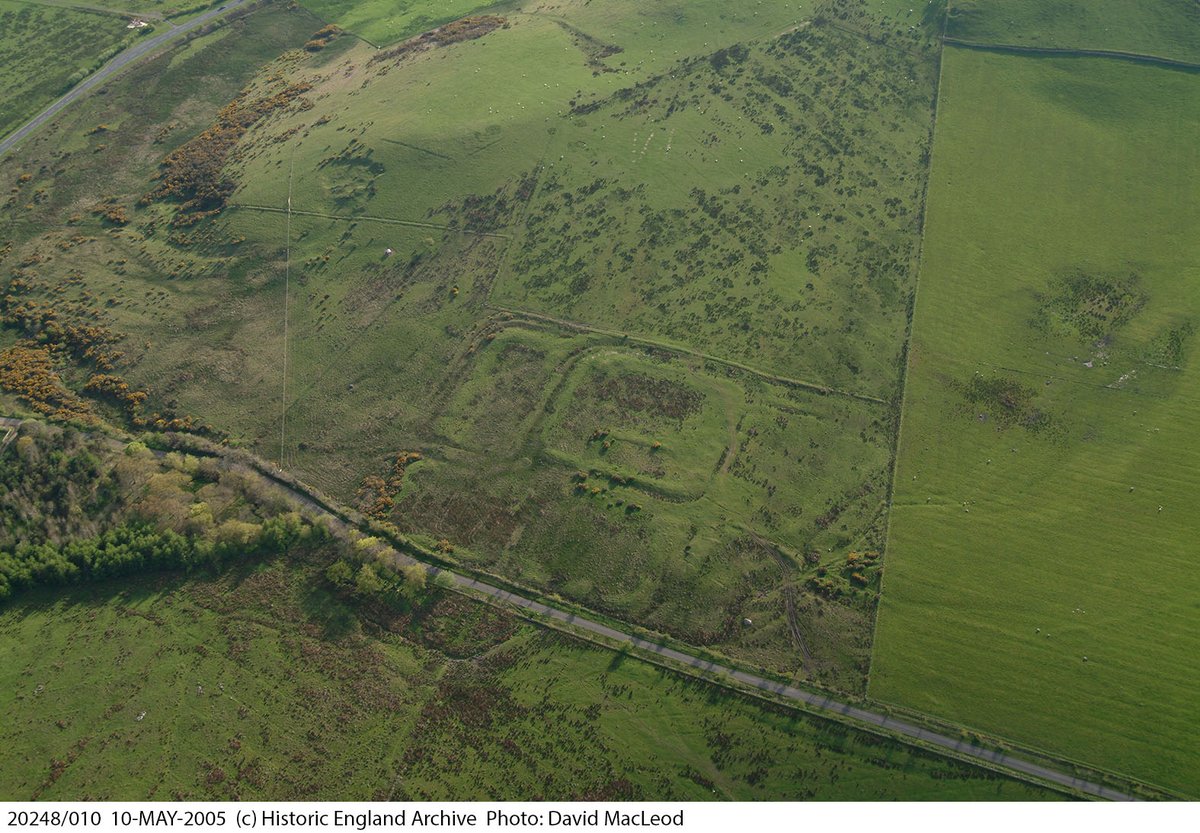 For #RomanFortThursday this week, Caermote (or Caer Mote) in Cumbria, the earthwork remains of two turf'n'timber forts at the northern end of the Lake District. The larger one is about 135 metres by 127. The smaller, later one sits inside it. Remnants of Roman roads are (1/2)