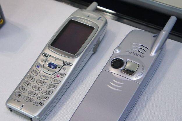 fledgeglobal's tweet photo. The year 2000 introduced to us our first ever camera phone
#fledgemediaug
#tbt https://t.co/RJITxl4thQ