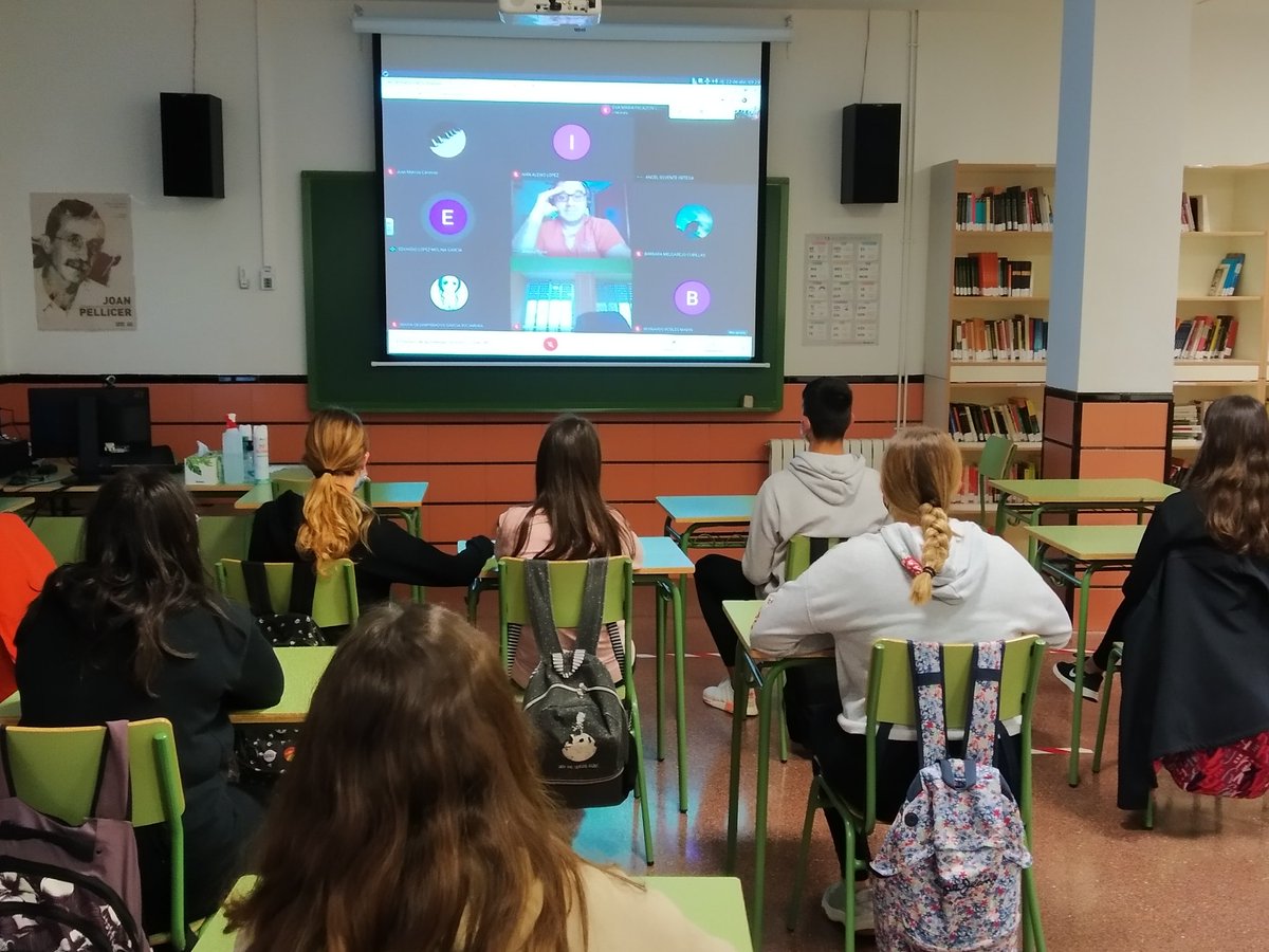 iesvilafranca's tweet photo. 22 d'abril #DiaDeLaTerra. Ho celebrem assistint a una videoconferència amb Antonio Turiel sobre el futur més proper lligat a la crisi energètica provocada per la manca de combustibles fòssils. https://t.co/xvvPxtr5u3