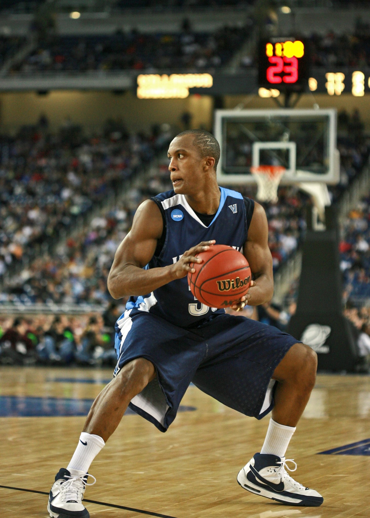 Happy Birthday to Villanova legend and longtime NBA vet, Dante Cunningham!   