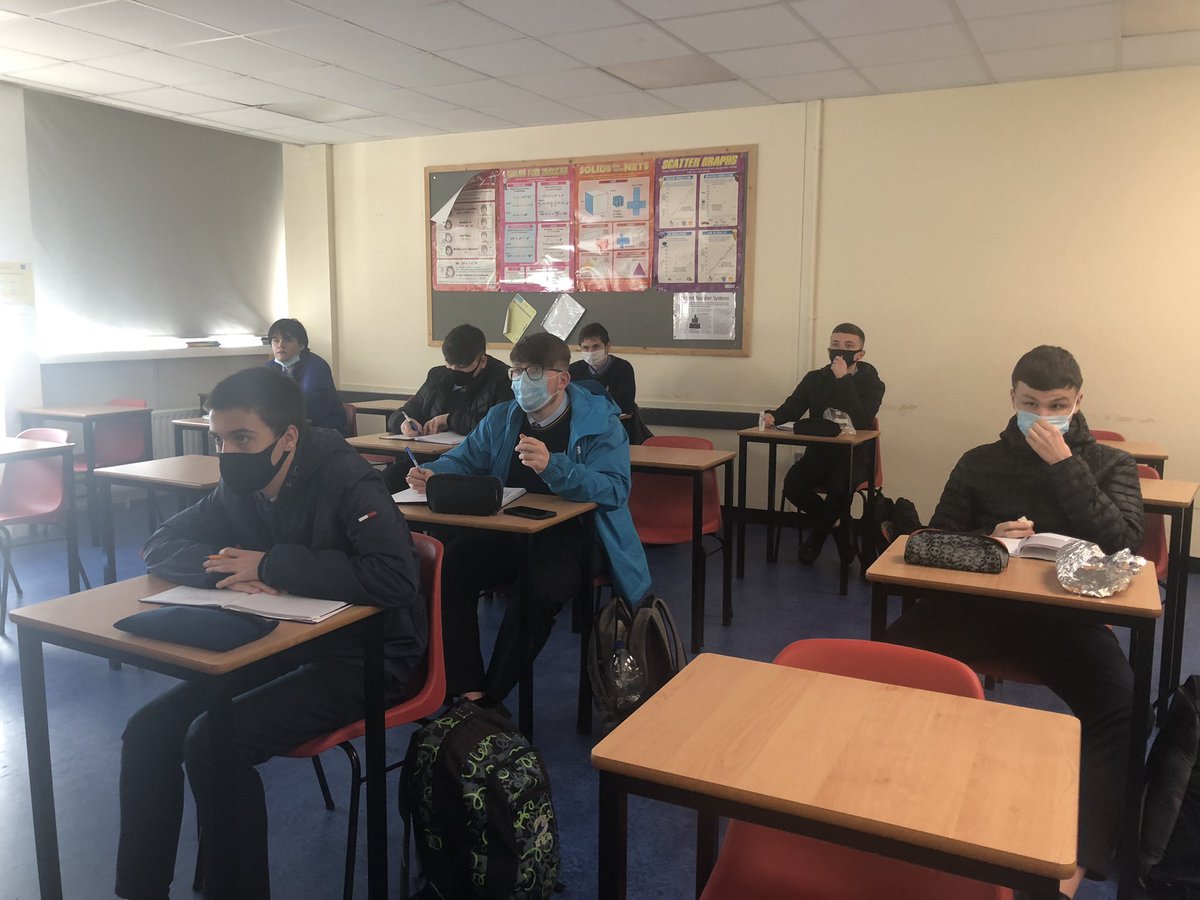 yvonnecors's tweet image. I love to see @moylepark students taking ownership of their own learning. Giving up their little breaks to come to the #learninghubs is really inspirational! Many thanks to Mr Quinn for a detailed insight into the Irish exam from the perspective of an Irish examiner.