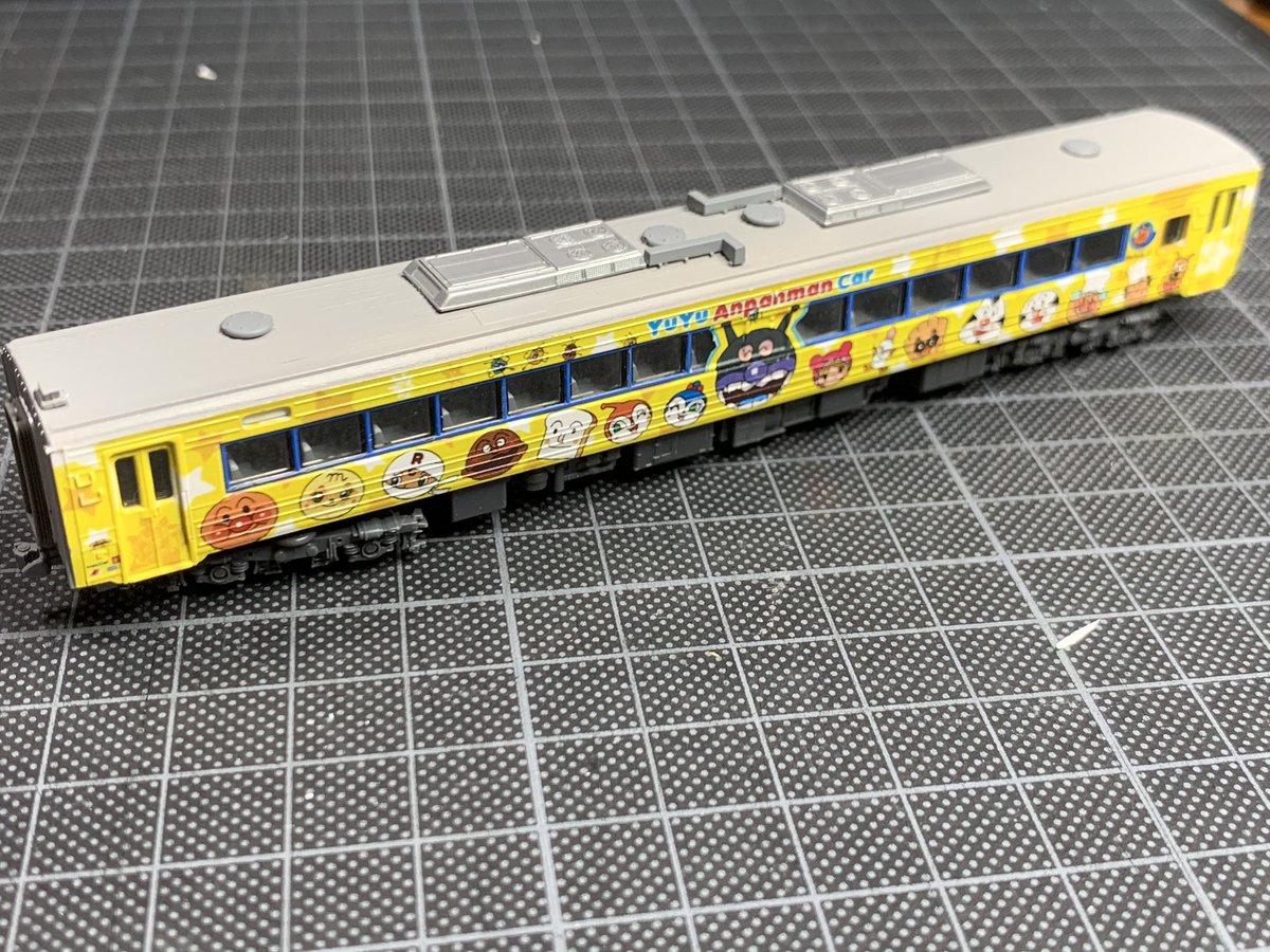 TOMIXからキハ185が出る前日にマイクロ製のゆうゆうアンパンマンカーの