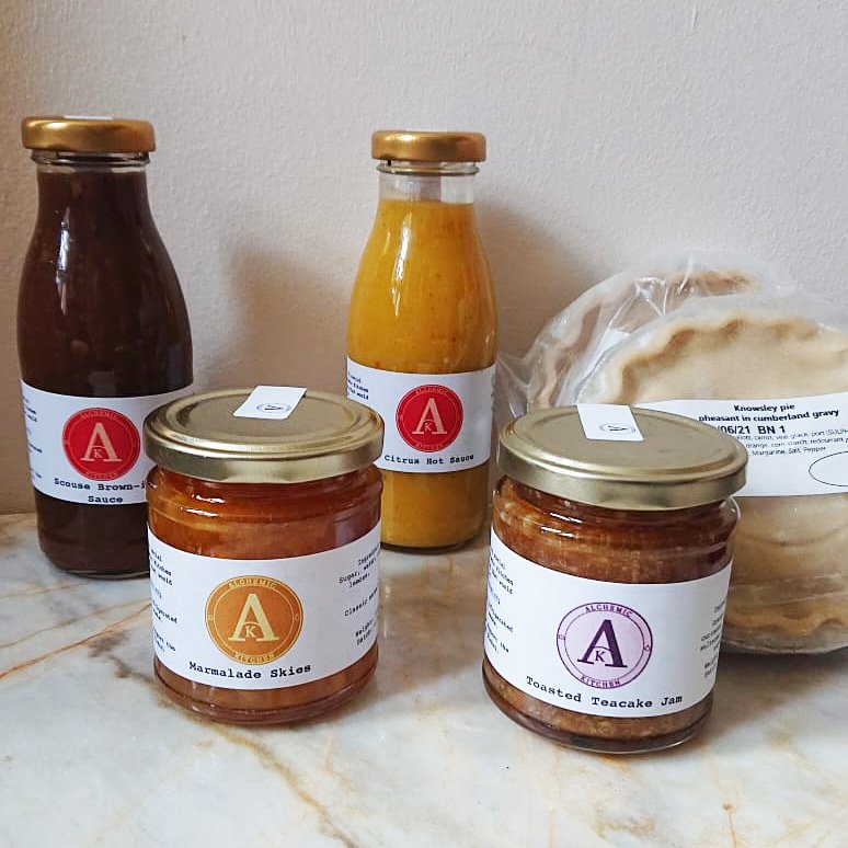 Due to popular demand we're bringing you the @AlchemicKitchen Knowsley Pie Hamper! Set includes 2 Knowsley pies, 1 citrus hot sauce, 1 brown sauce, 1 jam and 1 marmalade 😍 thelids.co.uk/product/alchem…