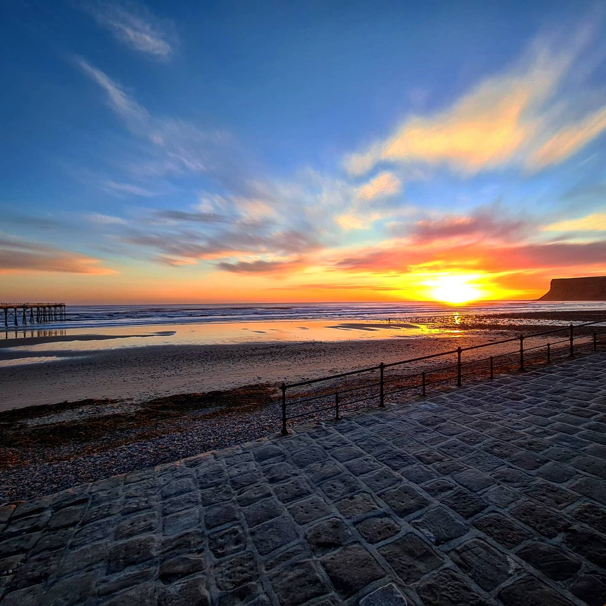 markthornton79's tweet photo. A Saltburn sunrise 🌅 @itvtynetees @TeessideLive @BNTeesside https://t.co/i9FmBenmtE