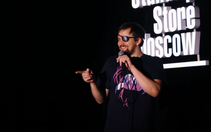 Кирилла Сиэтлова нельзя сажать, потому что когда он сядет - его тут же коронуют и отдадут под контроль общак и все криминальные активы. Ведь он первый человек лет за 50, по которому видно, что он-таки выбрал вилкой в глаз. 

#100шутокЗаСиэтлова