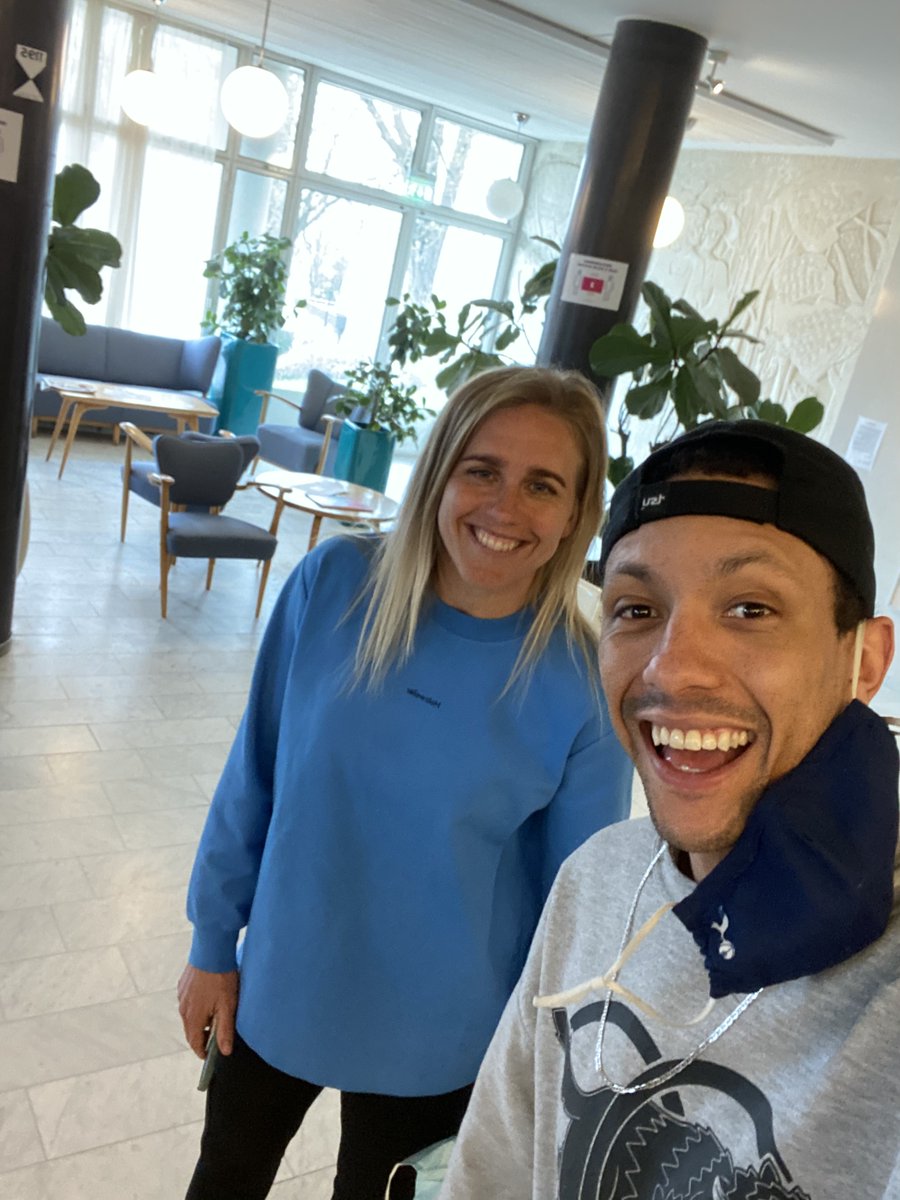 Ny pod ute!

Elise Thorsnes aka <a href="/Etho9/">Elise Thorsnes</a> fra <a href="/VIFDamer/">Vålerenga Fotball Kvinner</a> forteller om:
- å spille landskamper i alle verdens hjørner.
- å bo i et naust på Avaldsnes.
- bæsje-bøtter i Romania.
- da hun fikk et tilbud fra Ronaldinho som var litt utenom det vanlig!

Hør her: radio.nrk.no/podkast/heia_f…