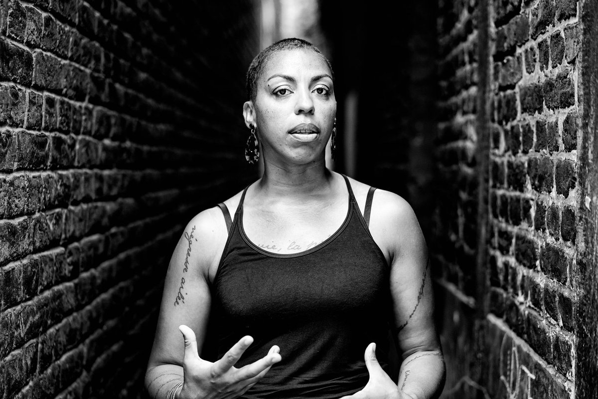 Nouvel épisode! On a eu la chance d’avoir Lisette Lombé, passeuse de mots, à notre micro.
On n’a pas pu faire abstraction totale de la pandémie et ça nous a fait une belle rampe de lancement pour un long point burn-out. Mais aussi plein d'autres trucs.
amourchips.com