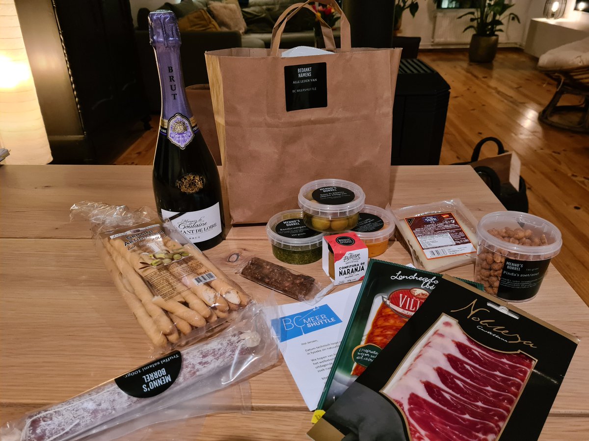 Gisteren ontvingen wij van BC MeerShuttle 🏸 een ontzettend leuk sponsorpakket! Daar gaan we lekker van genieten.

Nogmaals ontzettend bedankt en we zien jullie snel weer! 

<a href="/bcmeershuttle/">BC MeerShuttle</a>