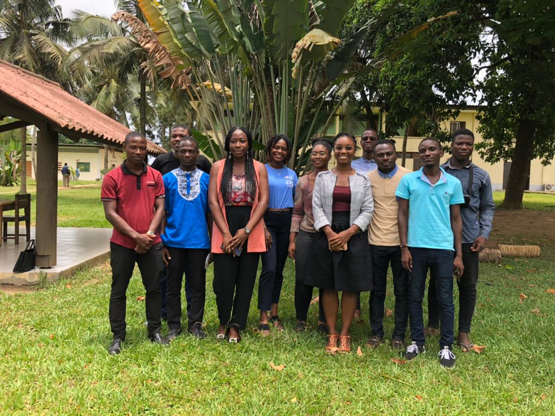 BeingIvorian's tweet photo. QUAND J’Y ÉTAIS ‘’ PARTIE 1

Le samedi 10 avril 2021 s'est tenu avec succès le programme ‘’Quand J’y Étais'' soutenu par l’ambassade des Etats Unis en Côte d’Ivoire, dans la commune d'Attécoubé à la Société des Missions Africaines.

#ccip #ccipalumni #beingivorian #quanjyetais https://t.co/1RNudxQsAO