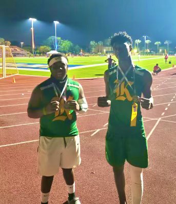 miamikilliansr's tweet photo. 👏🏻 Congrats to our DISTRICT TRACK CHAMPIONS - Tyler Washington 1st Place on the Discus & 2nd Place Shot Put. Terrance Huggins 1st Place on the Triple Jump & High Jump. #theK #TheLegacyContinues #GoCougars #WeAreKillian #LetsGoKillian #theKway @MDCPSSouth @KillianAthleti1 https://t.co/NpAwhvmZRG