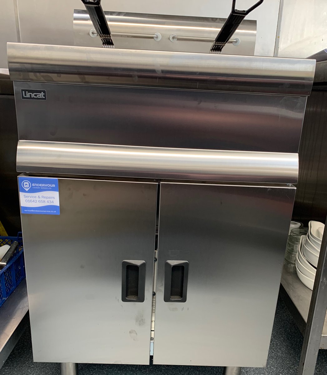 New Lincat fryer installed today ready for fish and chip Friday !!! 

#Lincat #Fryer #Installation #Catering