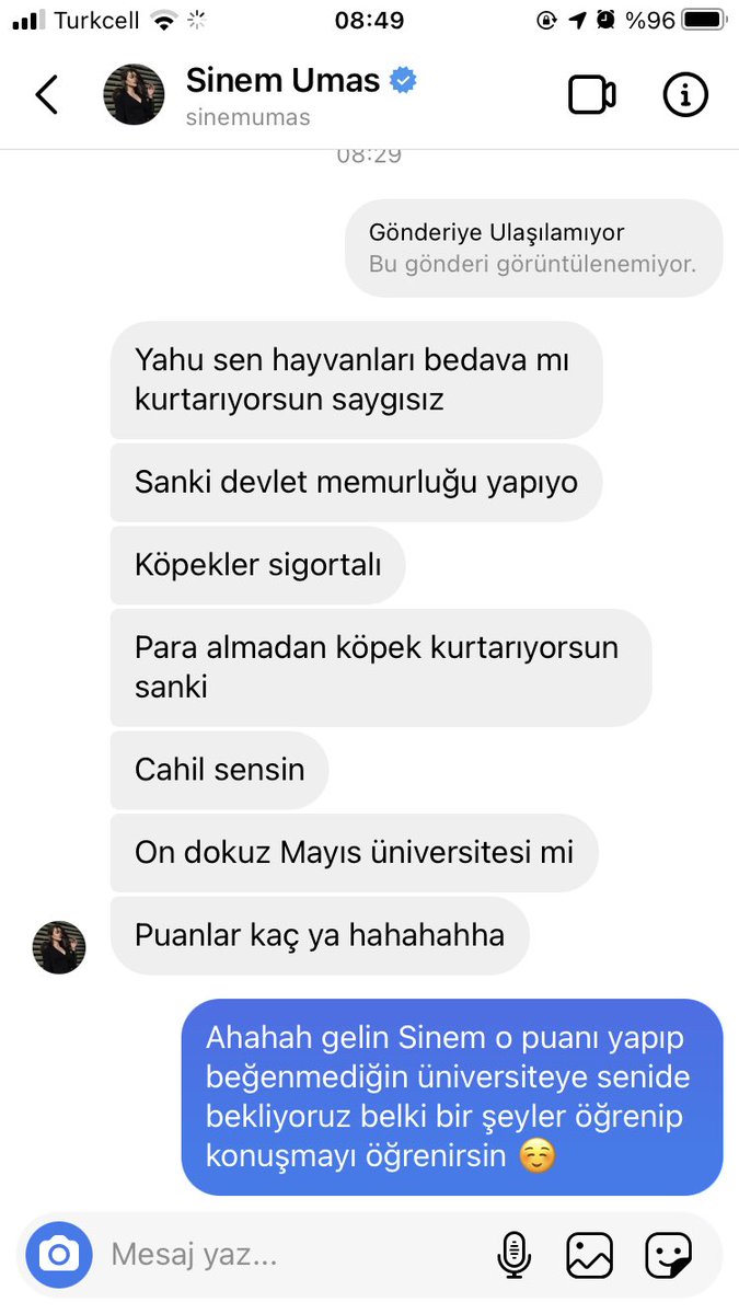 Ünlü düşünür, profesör, akademisyen Sayın Sinem Umaş hanımefendi yine veteriner hekimler hakkında mükemmel fikirlerini dile getirmiş. Aşağıladığın fakülteyi kazanıp gelmeni bekliyoruz belki profesör hocalarımızdan bir şeyler öğrenirsin.