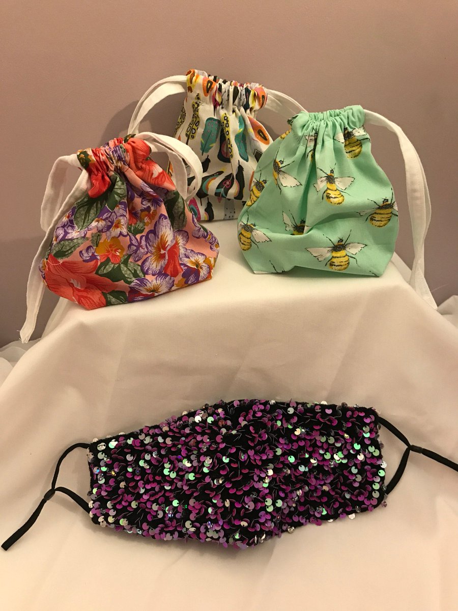 LivingFashionUK's tweet image. Little bags of goodness, sick off them face-mask laying around here and there, stuffed in your bag, the germs getting places, get one of these and stuff them facemarks in. #drawstringbag #drawstringpouch #drawstringmakeupbag #smalldrawstringbag  #minidrawstringbag