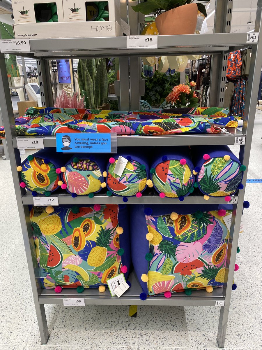 finallyletout's tweet image. ***SAINSBURY’S*** • I’m so obsessed with this fruity print garden furniture from @sainsburys 
•
#fruit #fruitpattern #gardenfurniture #cushions #parasol #home #homesweethome #homeinspo #interiordesign #interiors #visualmerchandising #livingroomdecor #gardeninspiration #flo