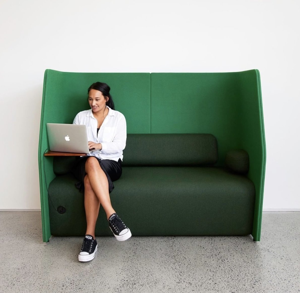 CMSelectracomUK's tweet photo. Retreat comfortably knowing you're backed by 30W or 100W USB-C charging power to keep your laptop and mobile devices ready for action!

https://t.co/9NOiUaP5yR
Furniture by @vidakltd
Fabric by https://t.co/36lISjL3JO
Photography by https://t.co/XiE35kp6Hv

#USBCharging #workplace https://t.co/kdHWE5IF8j