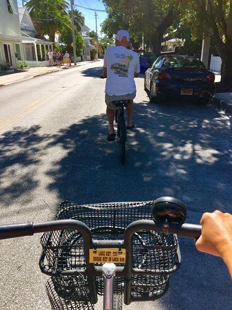 KWHarborInn's tweet photo. Everyone loves a nice bike ride. Especially while in Key West. 

(305) 296-2978⁠
info@keywestharborinn.com⁠
⁠
https://t.co/9EnznMOOiK
⁠
📸Kimberly Rose Roach

#KeyWestHarborInn #KeyWestBedandBreakfast   #HomeAwayFromHome #keywest #floridakeys #bedandbreakfast #Guesthouse https://t.co/UIOOjmP8c2