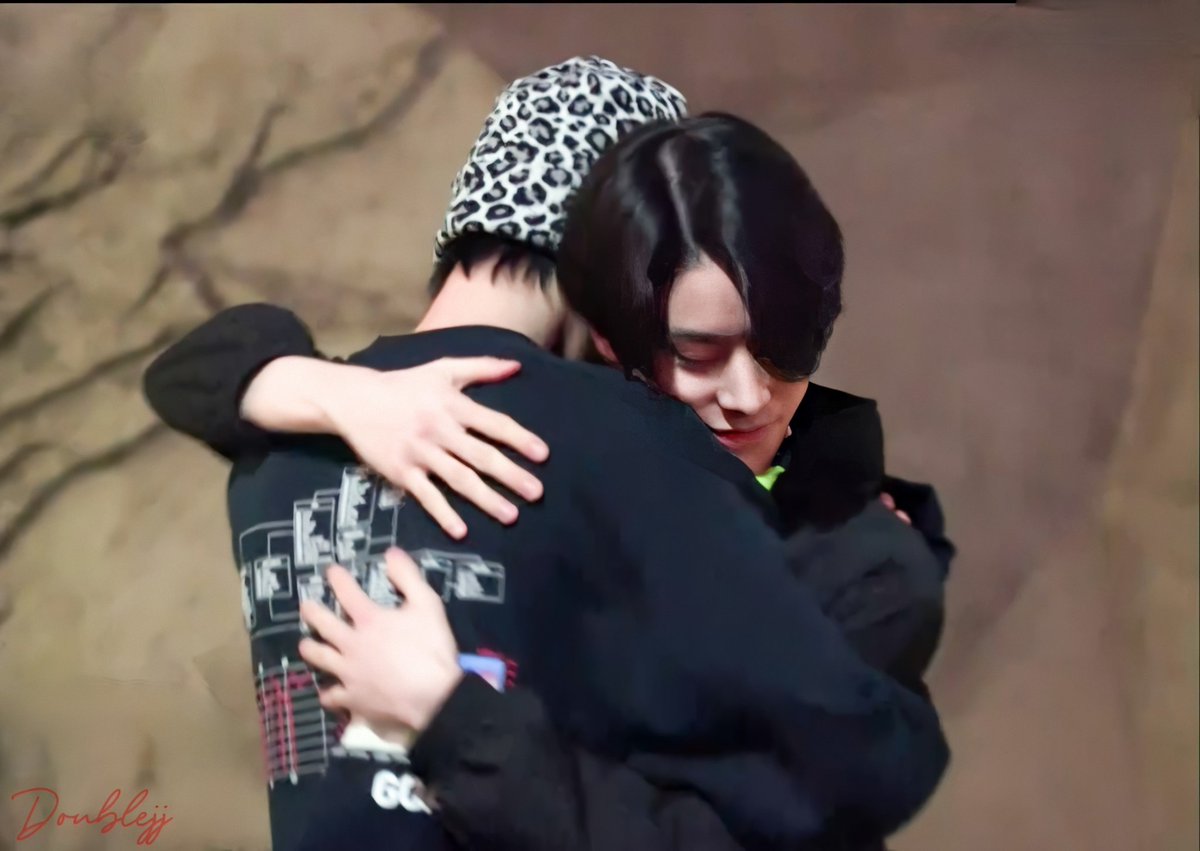 jake's hugs. this guy is also like a teddy bear, very warm and tight and never gonna let you go until he's satisfied with the hug or make sure that you're okay. jay is like a very sweet guy so he is the type to hug you while whispering words of comfort wtf im crying