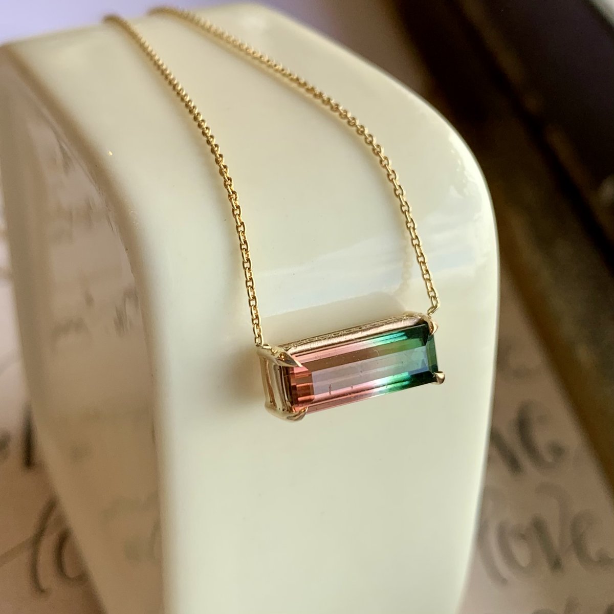 JaymarkJewelers's tweet image. This incredible #18kyellowgold, east-west set, #bicolored “watermelon” #tourmaline necklace is #modern, #fresh and #perfectforspring and #summer!  $3,500 🍉