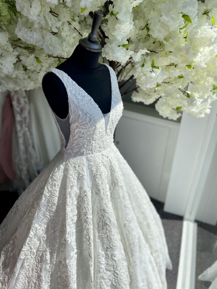 🌸 I n  B l o o m 🌸

One of our new @marysbridalofficial dresses is now in the window twinkling away in the sunshine ✨
⁣⁣
#sayyestothedress #bridetobe #weddingdress #misstomrs #soontobemrs #sayyes #fairytalewedding #weddingdressideas #dreamweddingdress #allthingsbridal