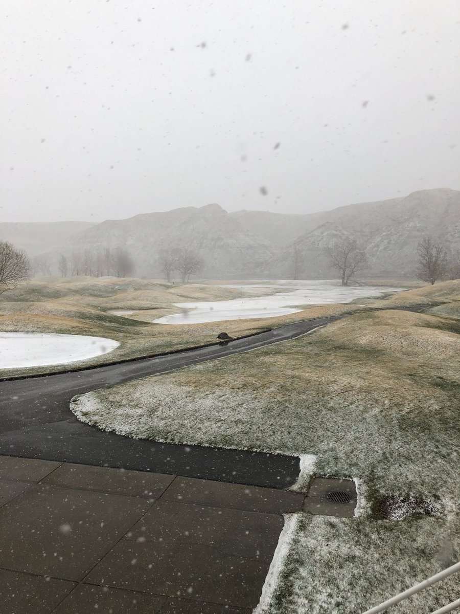 ParadiseCanyon's tweet photo. Due to the return of winter the golf course and patios will be closed today. We will re-open tomorrow if spring returns in time. A frost delay is likely so please check with the Proshop or watch your email for updates. https://t.co/4zrWtNT8Ox