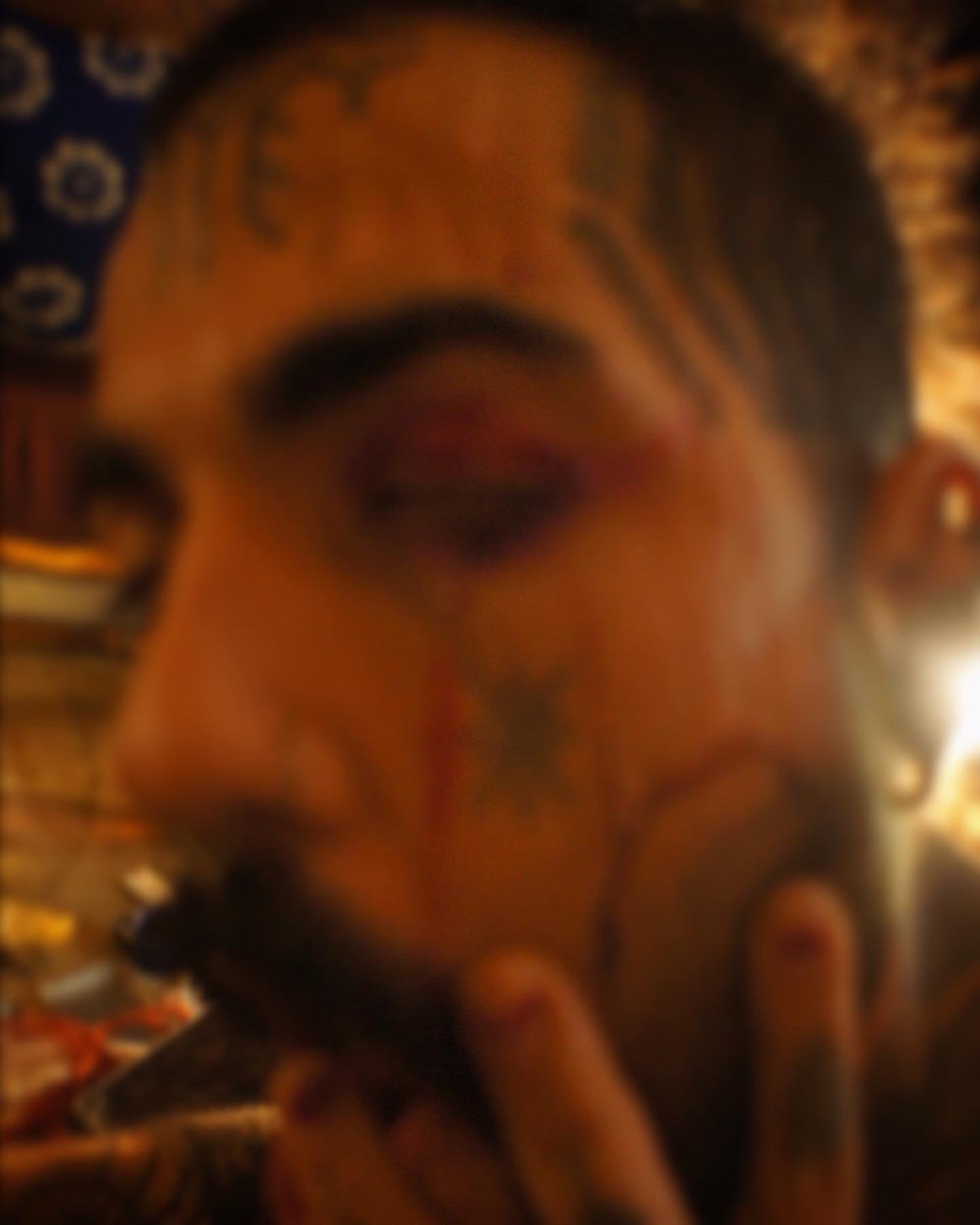 eu tentei correr de mim, mas aonde eu ia eu tava... da dor e da delicia de ser quem se é; o trabalho é constante, e não tem onde chegar, a não ser nos limites ilimitáveis de si mesmo, em eterna expansão;