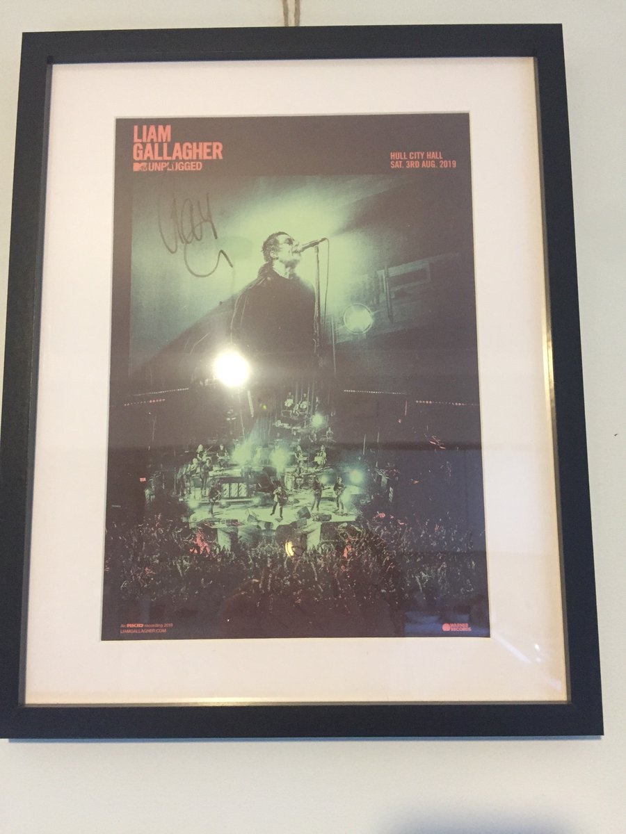 RunForHomePod's tweet image. Every Northern Podcaster needs a signed @liamgallagher poster in their home #LiamGallagher #podcast #Oasis #podcasts #runforhomepodcast