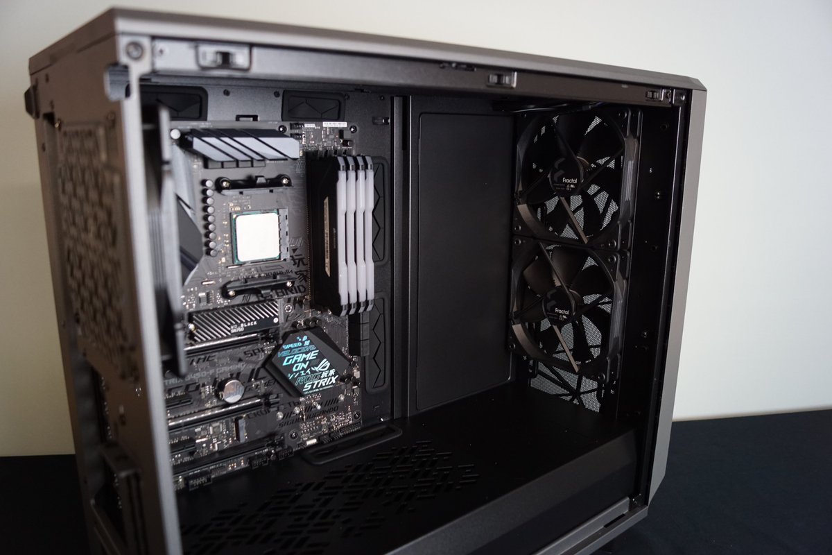 TechLab_UK's tweet image. The Fractal Design Meshify 2 is an amazing case. It's big, full of features and a next level quality in build.
Can't bring myself to move all of the Lab system to it. It deserves better so will be on the hunt for a new FD ION PSU and an FD 360 AIO.
@FractalDesignNA #Meshify2