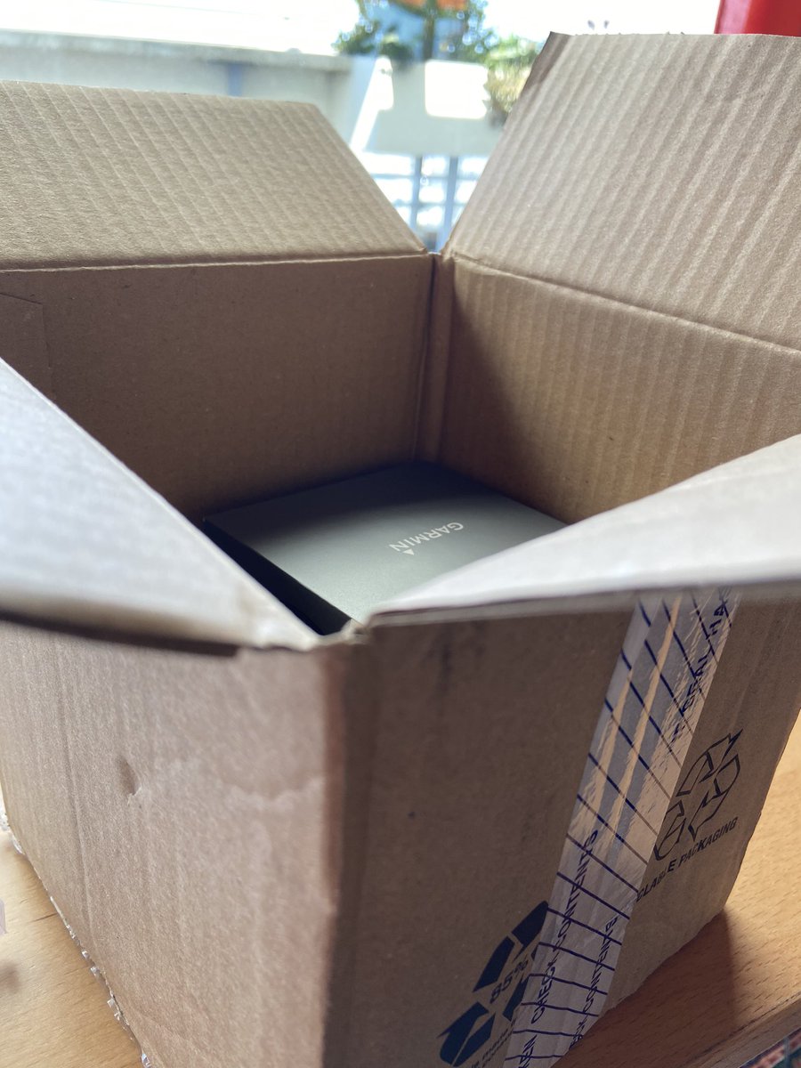 WilliamWinram's tweet image. Something arrived in the post 🤔😃 thanks @Garmin  #garmin #garminwatch #garminmk2