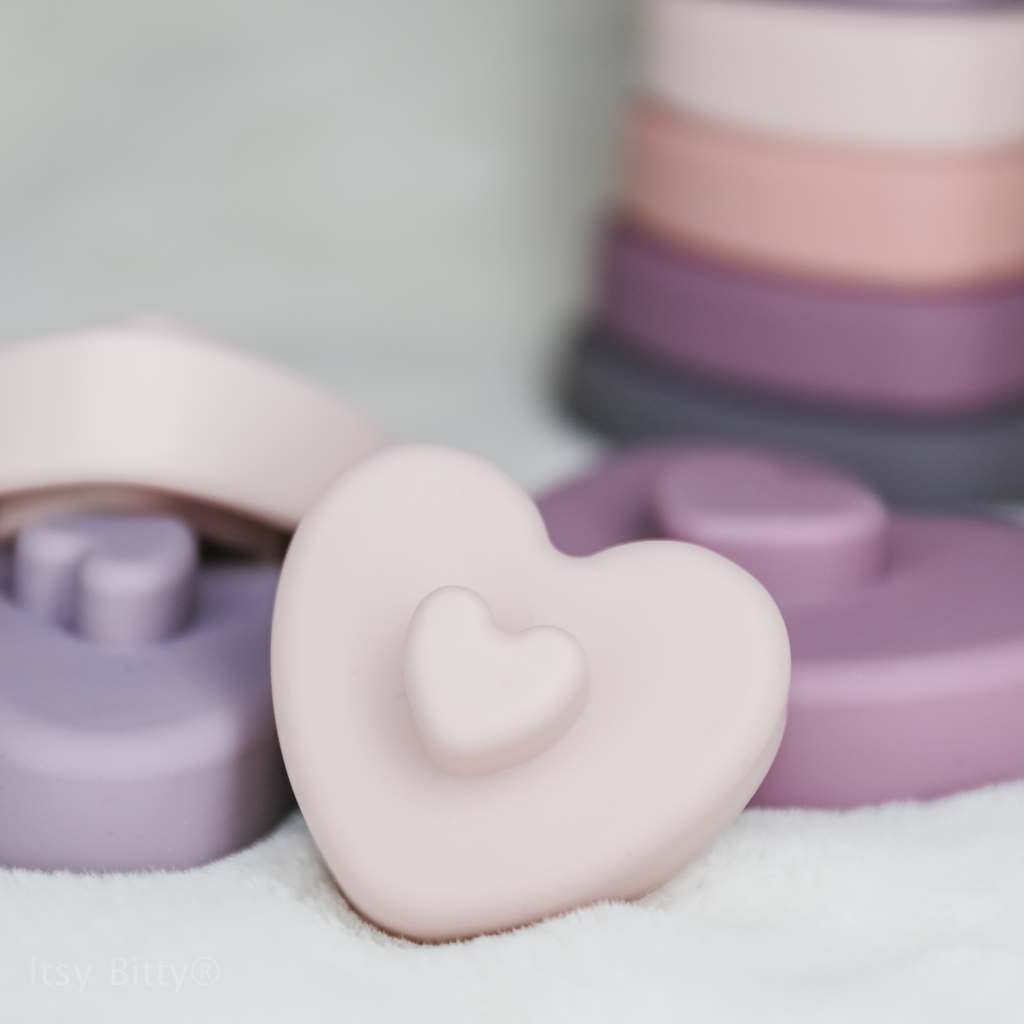 ItsyBittyShop's tweet photo. Give your little one a toy and teether - all in one! Our heart tower is a perfect toy for kids at any age. Whether they are going through a teething stage AND they're also great in the bath tub too! Multi-purpose toys = a win-win for everyone ❤️ #teether #babytoys #stackingtoys https://t.co/aN5ZFfoXTR