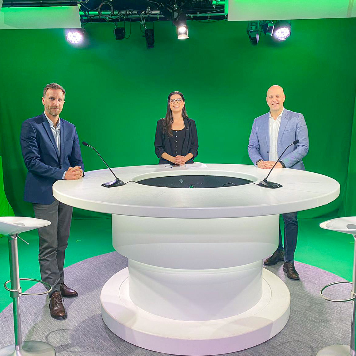 B SMART 4Change (@b_smart_tv) on Twitter photo Rdv à 23h pour l'émission LATE & SMART du mercredi 21 avril 2021.
<a href="/Eva_Bensaadi/">Eva Ben-saadi</a> reçoit <a href="/AMarcilly_TMKT/">ama</a> et <a href="/J_FRobin/">Jean-François Robin</a>.
Une heure d'analyse autour de deux questions :
- Record pour le livret A : un de plus
- Aides : comment préparer la sortie ?
#bsmart #lateandsmart Rdv à 23h pour l'émission LATE & SMART du mercredi 21 avril 2021.
<a href="/Eva_Bensaadi/">Eva Ben-saadi</a> reçoit <a href="/AMarcilly_TMKT/">ama</a> et <a href="/J_FRobin/">Jean-François Robin</a>.
Une heure d'analyse autour de deux questions :
- Record pour le livret A : un de plus
- Aides : comment préparer la sortie ?
#bsmart #lateandsmart