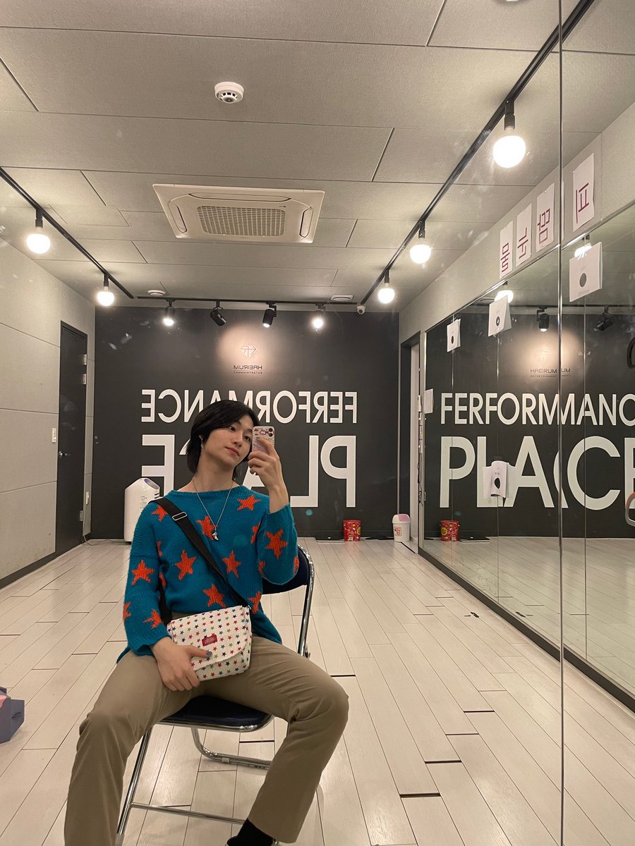official_F_able's tweet photo. [#호준] 페어리즈랑 하루 마무리 할때가 제일 행복한거 같아용 사랑하구 잘자용!!🐬💜 https://t.co/0w5Nq41kax