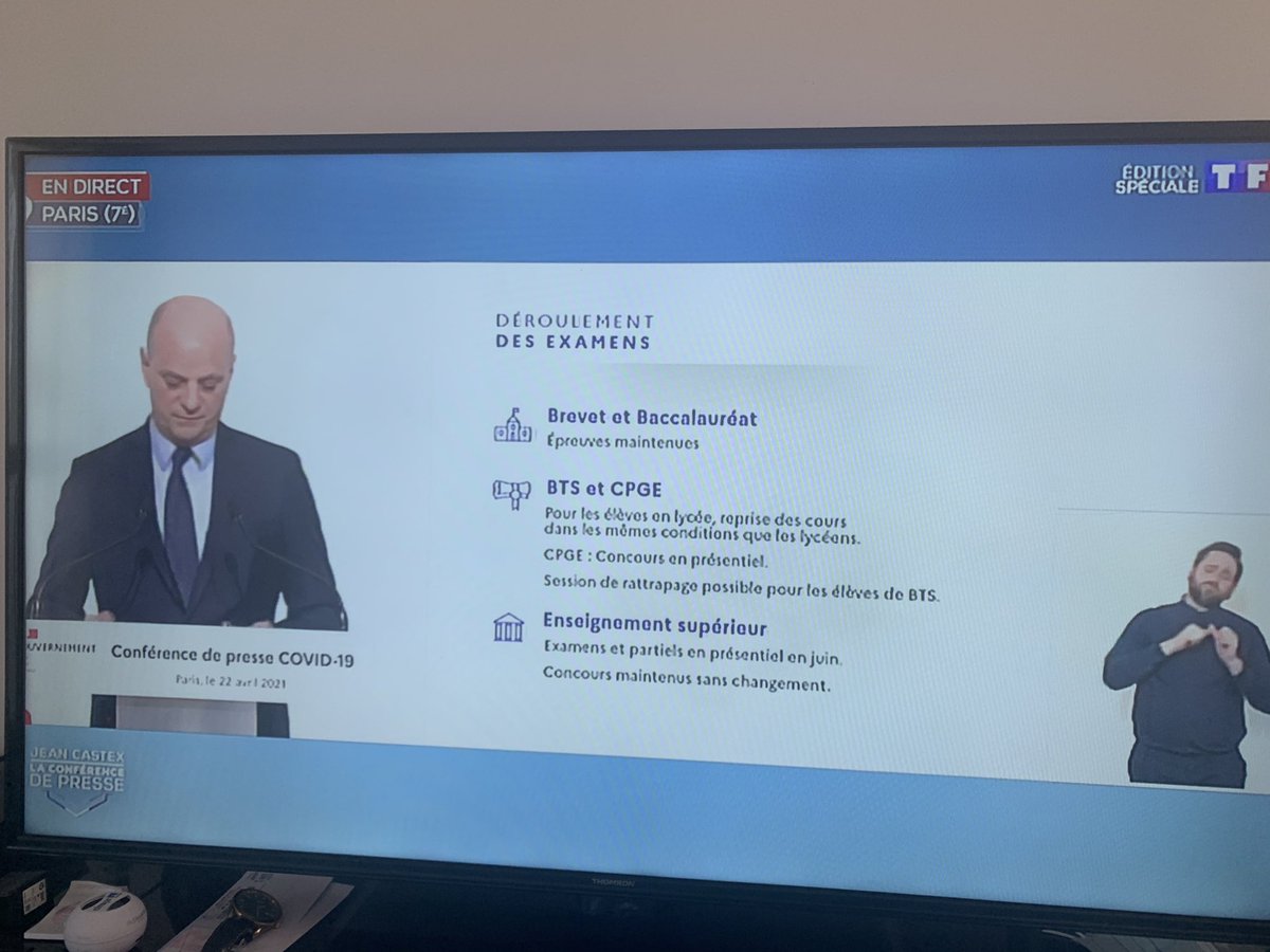Lolita18642954's tweet photo. JE SUIS ENTRAIN DE RÊVER ????? ON EST PAS TOUS EN PRESENTIEL PTN DE MERDE !!VOUS COMPRENEZ QUOI DANS BTS EN DÉTRESSES PTN #BTSCONTROLECONTINU #BTSCC #Castex18h https://t.co/04zwoFwHBN