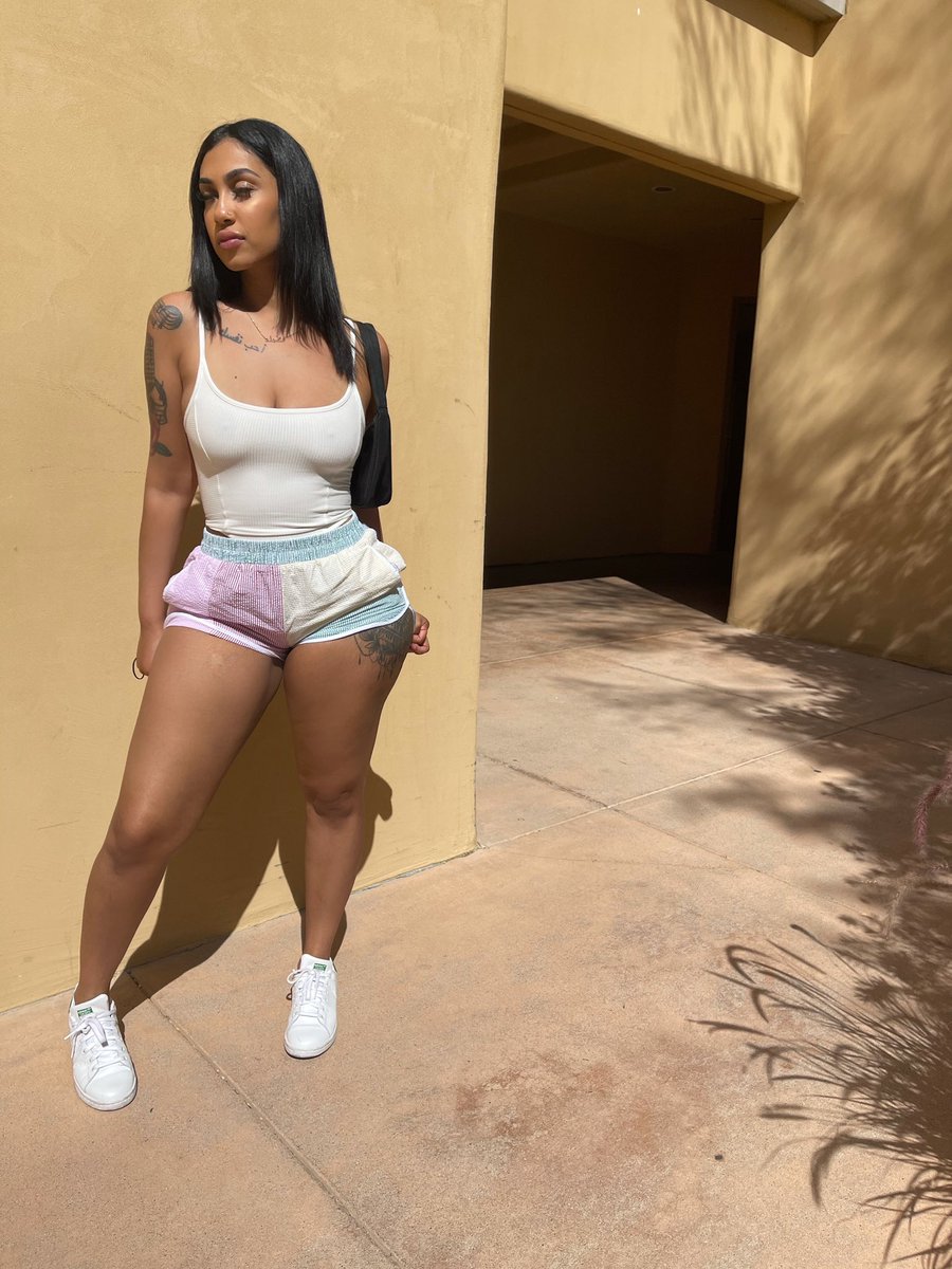 queennaija's tweet image. sun tan ☀ https://t.co/qtqDpEcFoc 