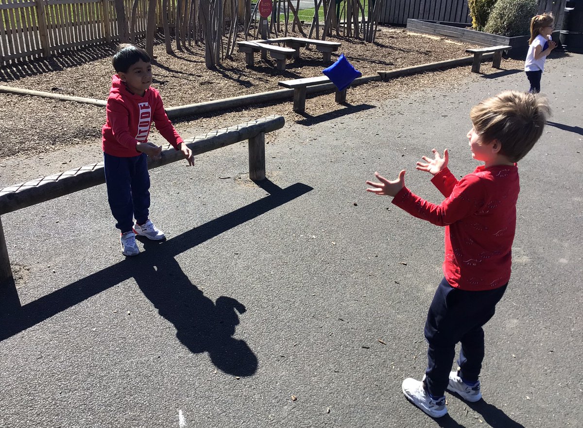 BlueClassBEFS's tweet photo. We enjoyed PE in the sunshine today! ☀️ Brilliant throwing  and catching skills!👍🏻 https://t.co/Fqxor59VXH