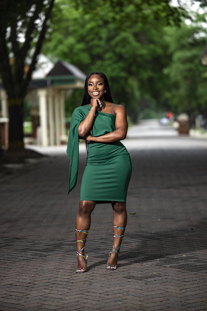 SheIs_Choc's tweet image. "She Is Clothed In Strength &amp;amp; Dignity, and She Laughs Without Fear of The Future." - Proverbs 31:25 🙏🏾 🐍 

#FAMUGRAD #HBCUGRAD #FAMU21 #CUMLAUDE