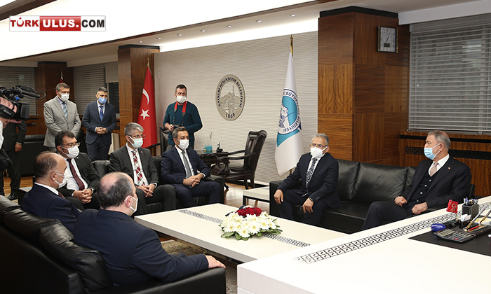 turkulus_com's tweet photo. Memduh Büyükkılıç, Bakanlar Akar ile Varank’ı Belediyede Ağırladı
https://t.co/XYN7eWT842
@baskanmemduhbyk @tcsavunma @varank @ProfHasanMandal @SehmusGunaydin @RektorProfCalis #İKUM #ARAGEM #ERÜ #HulusiAkar #MustafaVarank #kayserihaber #kayserigündem #kayserigüncelhaberler https://t.co/zd6zVa8Q4K