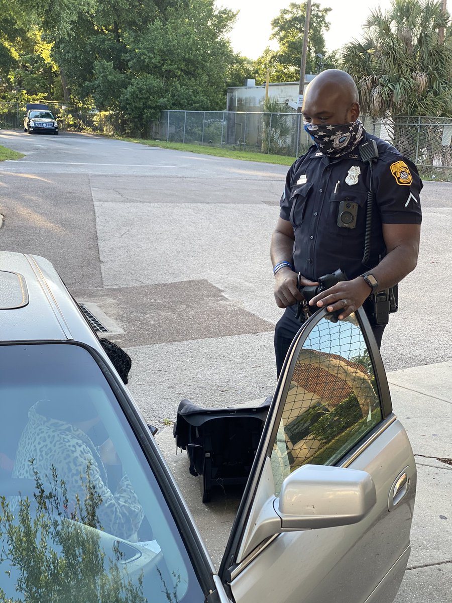 SSK8Tampa's tweet photo. Thank you @TampaPD for helping our community keep the little ones safe! Car seat checks &amp; replacements are happening today until 10:30am. #TampaPD #WeAreSSK8 https://t.co/LpbIJrFDcE