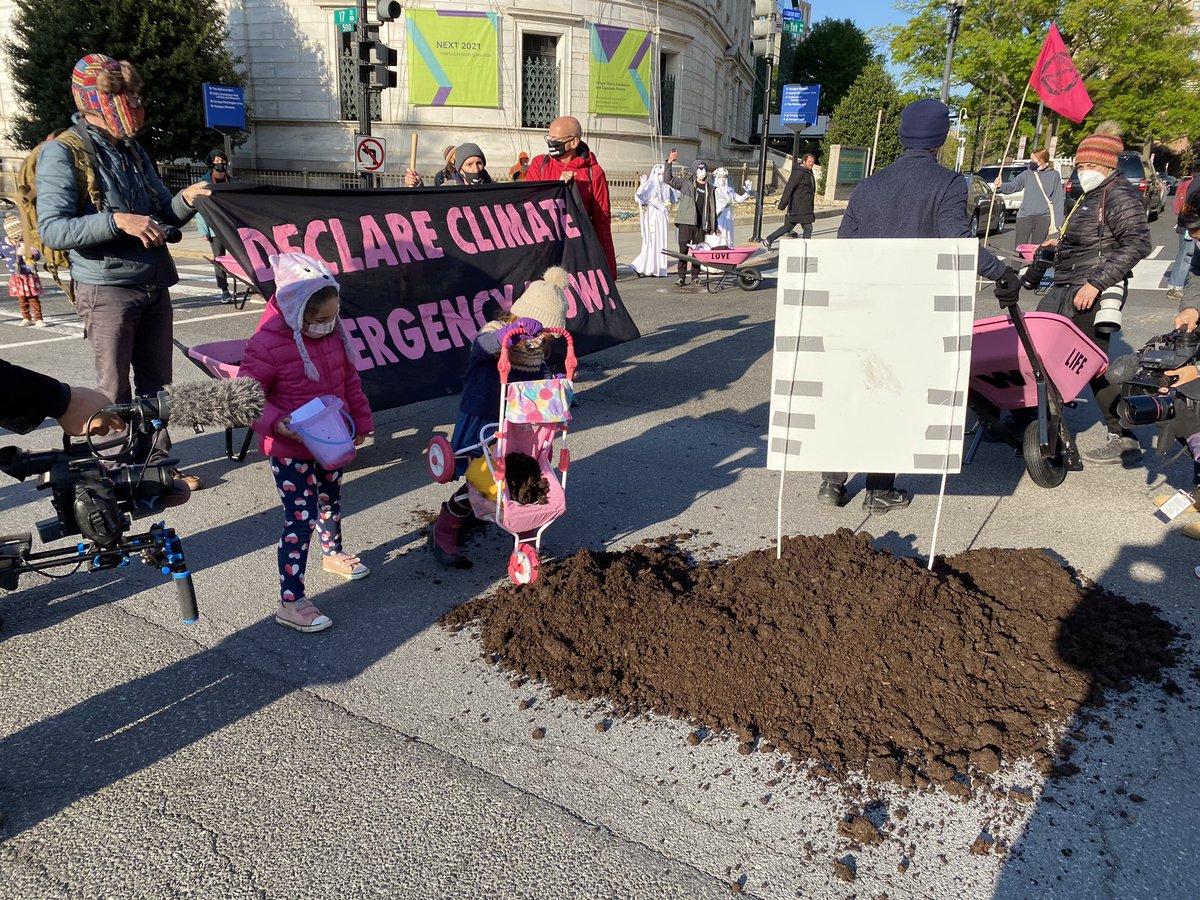 Some pics from a protest in front of the White House where climate activists have dumped cow poop to protest Biden’s “bullshit” climate plan  #EarthDay  