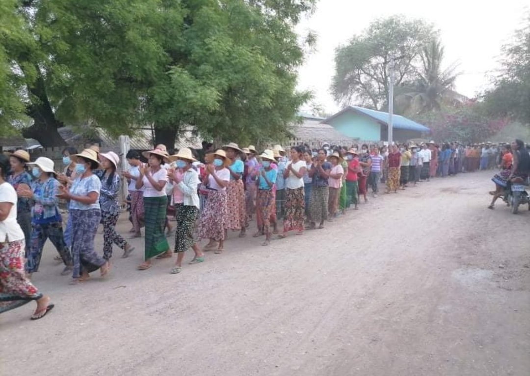 Salingyi, Apr-22 Peoples from one of the village in Salingyi Township continue their protest against military dictatorship today. They also show their support to <a href="/NUGMyanmar/">National Unity Government Myanmar</a> . #WhatsHappeninginMyanmar #Apr22Coup