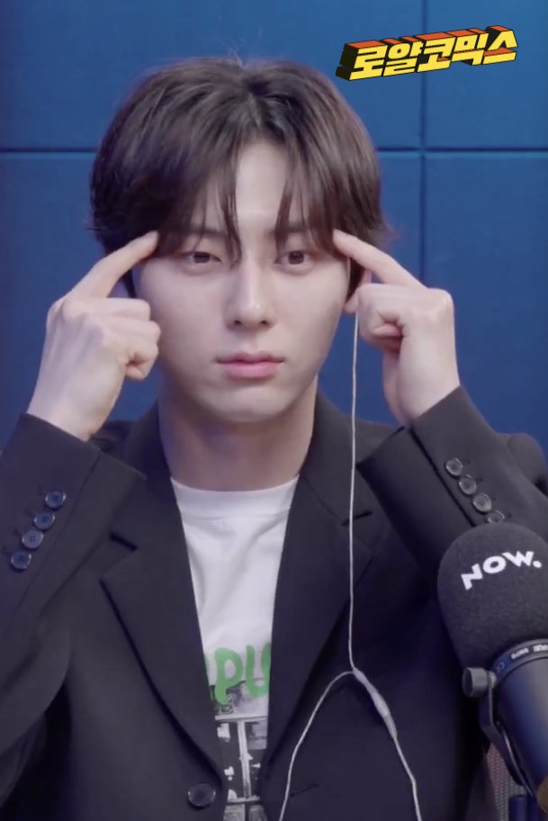 JR asked if they could do the whack-a-mole game today just so the others could see how difficult it is. He asked them to stretch, and Minhyun was stretching his ears, eyebrows, and lips, while Ren was doing body rolls #뉴이스트    #NUEST    #JR  #민현  #렌  @NUESTNEWS