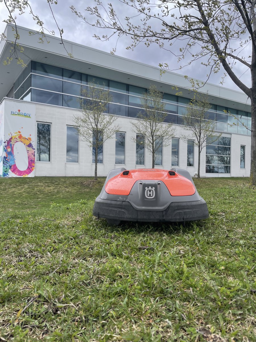 Faites connaissance avec WALL-e, #latondeuseàgazonélectrique de Boiron Canada. Acquise depuis un an déjà, elle a permis une amélioration de la qualité de l’air et une réduction à presque zéro, du niveau de bruit.
#JournéeinternationaledelaTerre