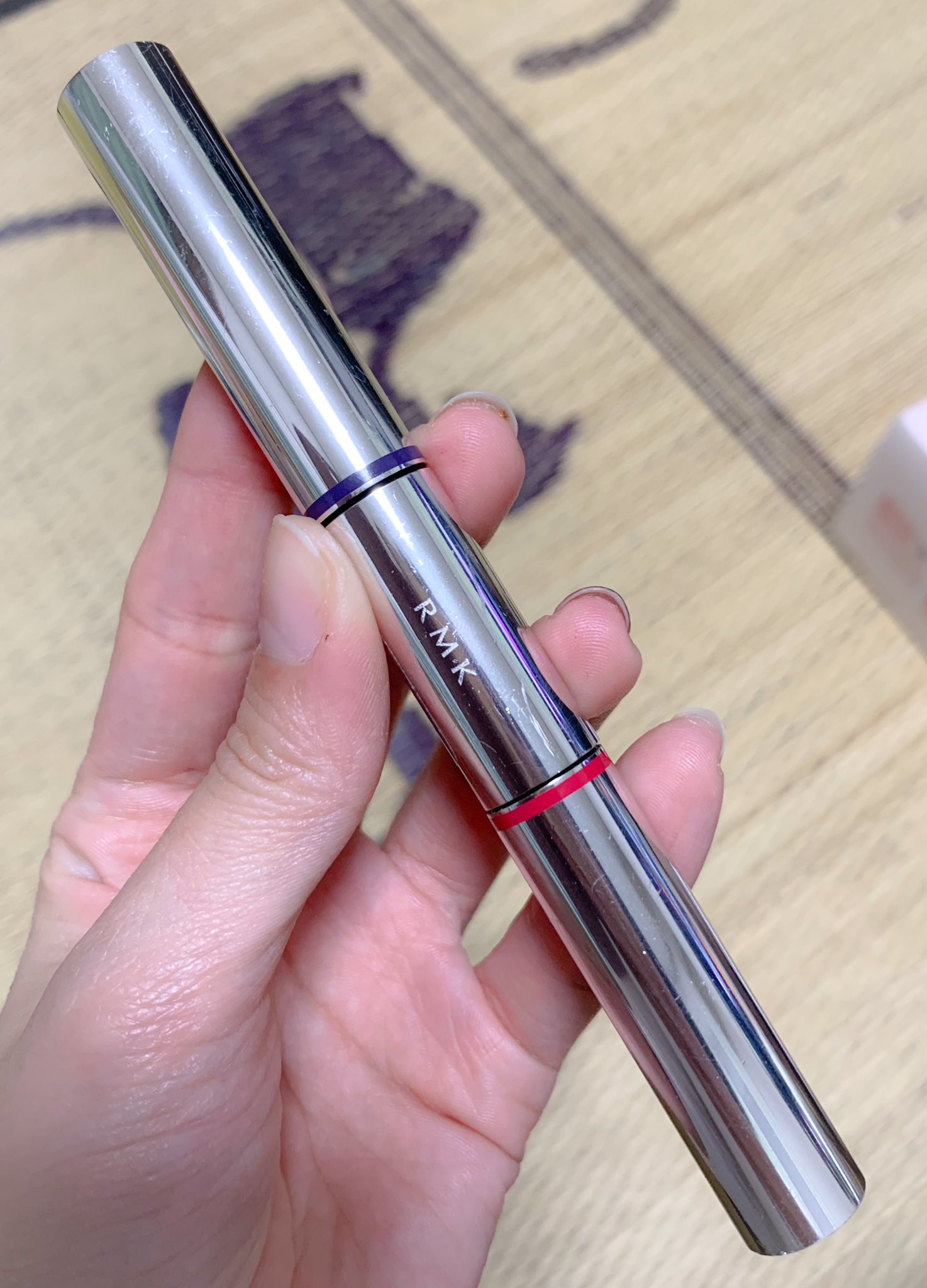 Rosier Angela これぞまさしく私が探し求めてたカラーマスカラ パープル このハッキリとしたパープルのマスカラ探してたのよぉ Rmkのカラーマスカラ Ex 01 仕事だったから黒のマスカラしてたけど 付けたくて黒マスカラの上から左右パープルとレッド