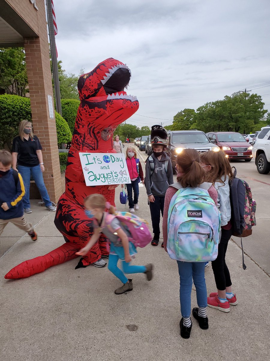SamHouston1982's tweet image. We are celebrating Earth Day today at Sam Houston. Thank you PTA for providing ice cream today for all the students who came to school today in an “Earth Friendly” way!