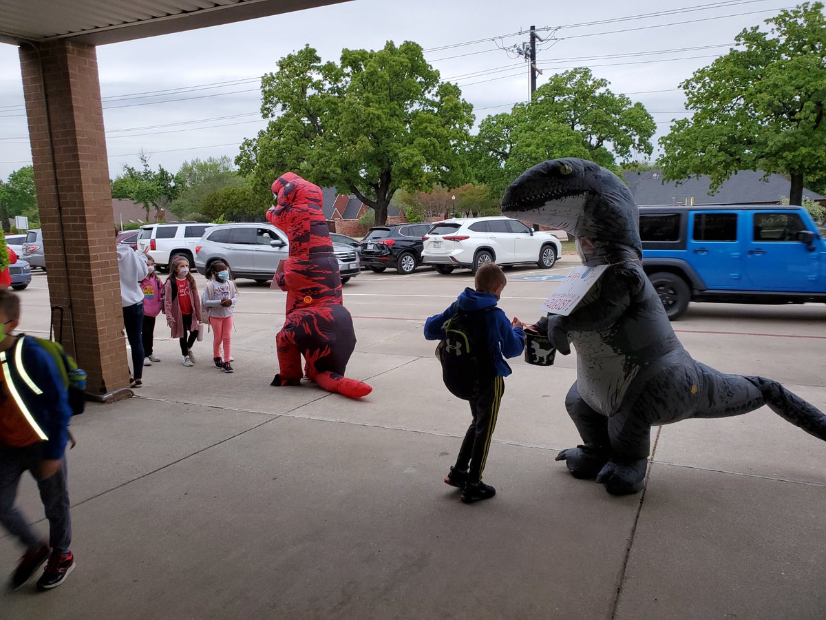 SamHouston1982's tweet image. We are celebrating Earth Day today at Sam Houston. Thank you PTA for providing ice cream today for all the students who came to school today in an “Earth Friendly” way!